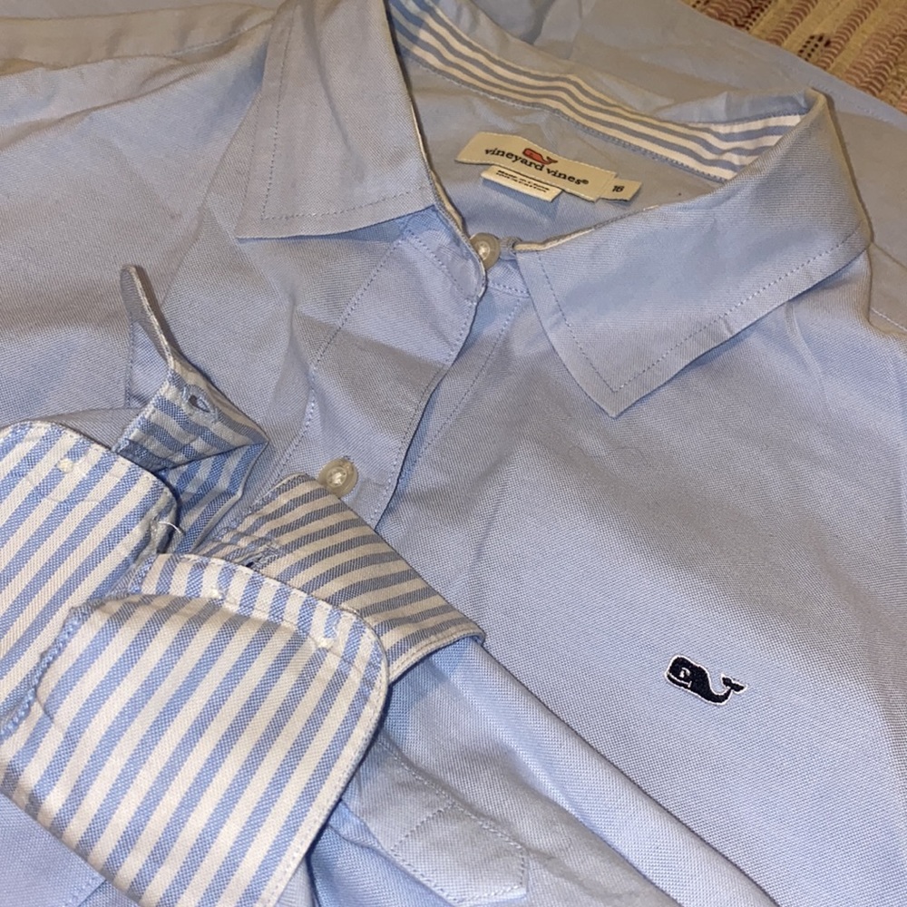 Vineyard vines | blue button down collar shirt
